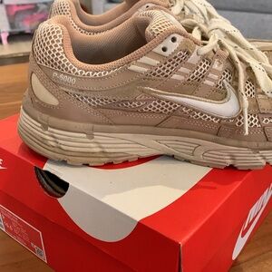 🌴 Used Men’s Nike P-6000